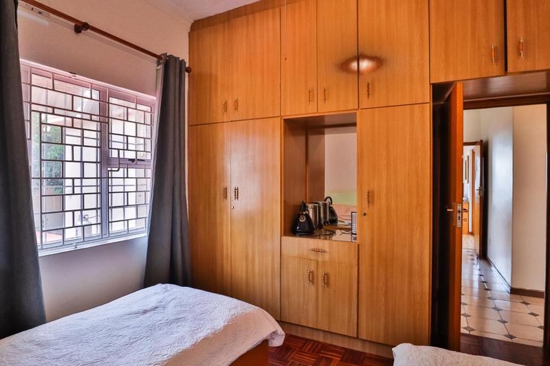 To Let 8 Bedroom Property for Rent in Walmer Estate Western Cape